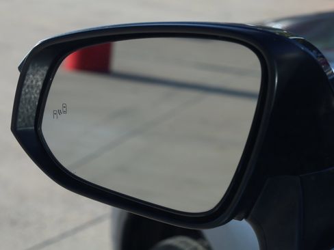 Used 2024 Toyota Venza LE image 12