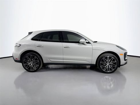Certified 2026 Porsche Macan AWD/4WD image 8