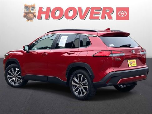 Used 2023 Toyota Corolla Cross XLE image 5