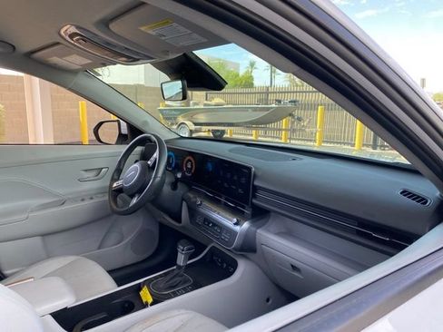 Used 2025 Hyundai Kona SEL FWD image 5
