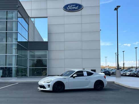 Used 2017 Toyota 86 RWD image 1