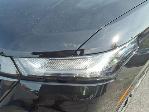 Used 2023 Chevrolet Traverse RS AWD/4WD image 11