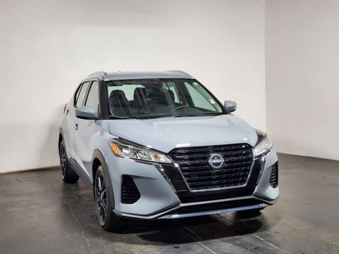 Used 2023 Nissan Kicks SV image 2