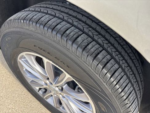 Used 2024 Buick Enclave Premium image 9