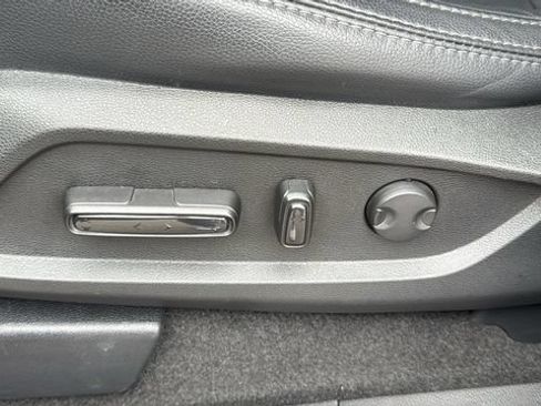 Used 2025 Honda Pilot Touring image 32