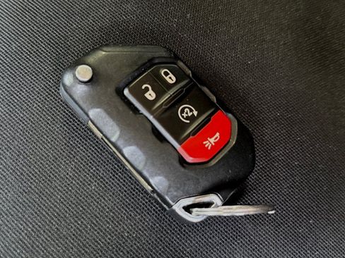 Used 2018 Jeep Wrangler Unlimited Rubicon AWD/4WD image 32
