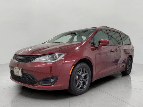 Used 2018 Chrysler Pacifica Touring-L Plus FWD image 13