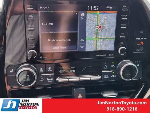 Used 2020 Toyota Highlander XLE FWD image 18