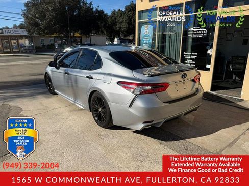 Used 2019 Toyota Camry SE FWD image 9