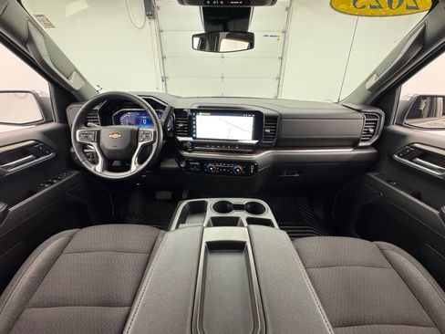 Used 2025 Chevrolet Silverado 1500 LT image 3