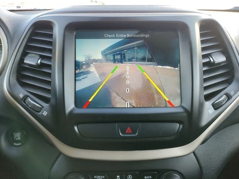 Used 2016 Jeep Cherokee Latitude w/ Comfort & Convenience Group image 4