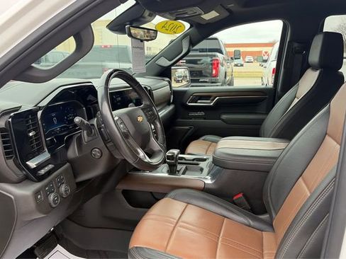 Used 2024 Chevrolet Silverado 1500 High Country w/ Technology Package image 9