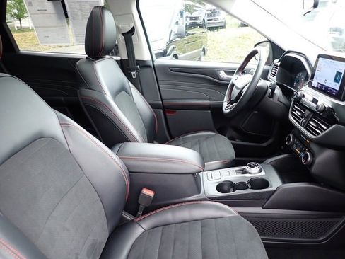 Certified 2022 Ford Escape SEL w/ SEL Stealth AWD Package image 11