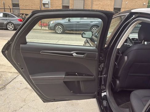 Used 2016 Ford Fusion SE FWD image 17