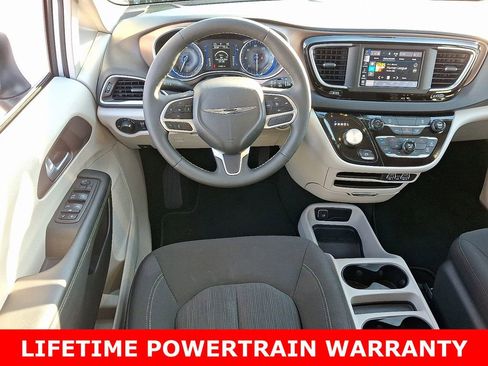 Used 2024 Chrysler Voyager LX image 13