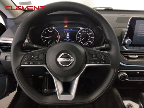 Used 2025 Nissan Altima 2.5 SV image 10