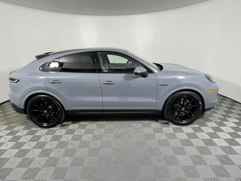 Used 2025 Porsche Cayenne S AWD/4WD image 8