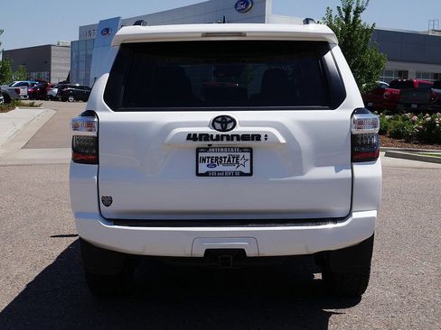 Used 2020 Toyota 4Runner SR5 Premium w/ Moonroof Package AWD/4WD image 4