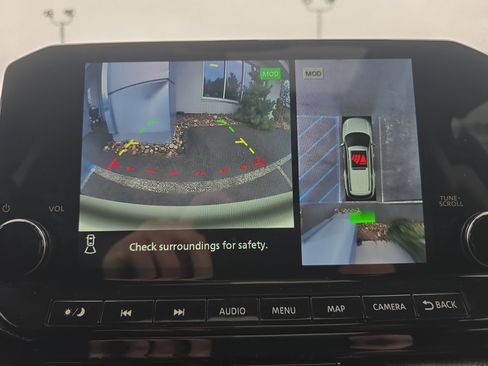 Used 2023 Nissan Pathfinder Platinum image 28