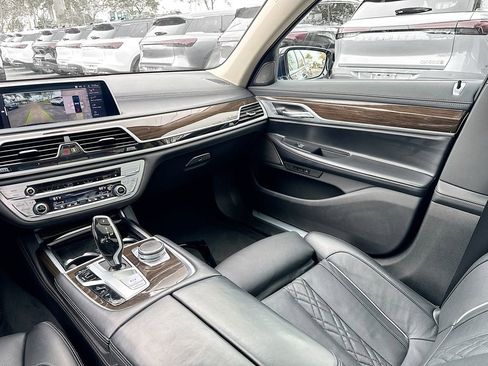 Used 2022 BMW 740i xDrive 740i xDrive w/ Luxury Rear Seating Package image 26