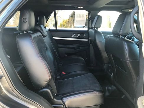 Used 2018 Ford Explorer XLT w/ Equipment Group 202A image 55
