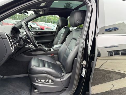Used 2021 Porsche Cayenne AWD/4WD image 10