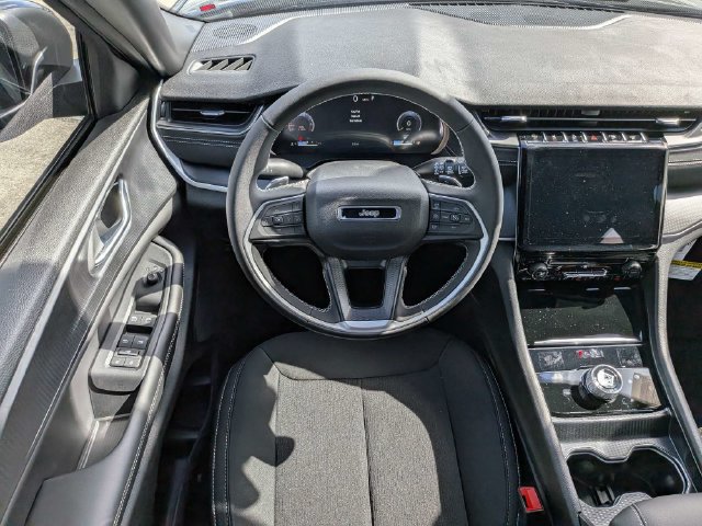 New 2027 Jeep Grand Cherokee Laredo RWD image 17