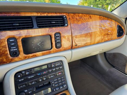 Used 2006 Jaguar XK8 2dr Conv VICTORY EDITION image 32