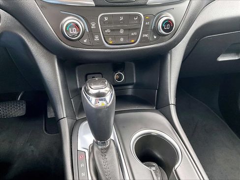 Used 2018 Chevrolet Equinox LT FWD image 26