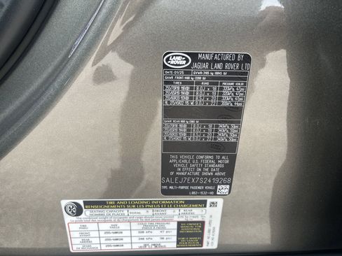 Used 2025 Land Rover Defender 110 S image 19