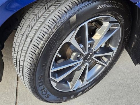 Used 2022 Kia Forte LXS image 6