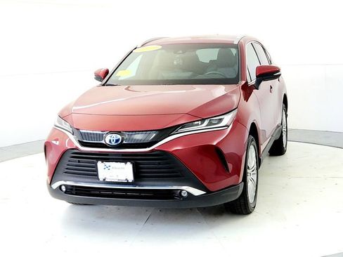 Used 2023 Toyota Venza XLE AWD/4WD image 2