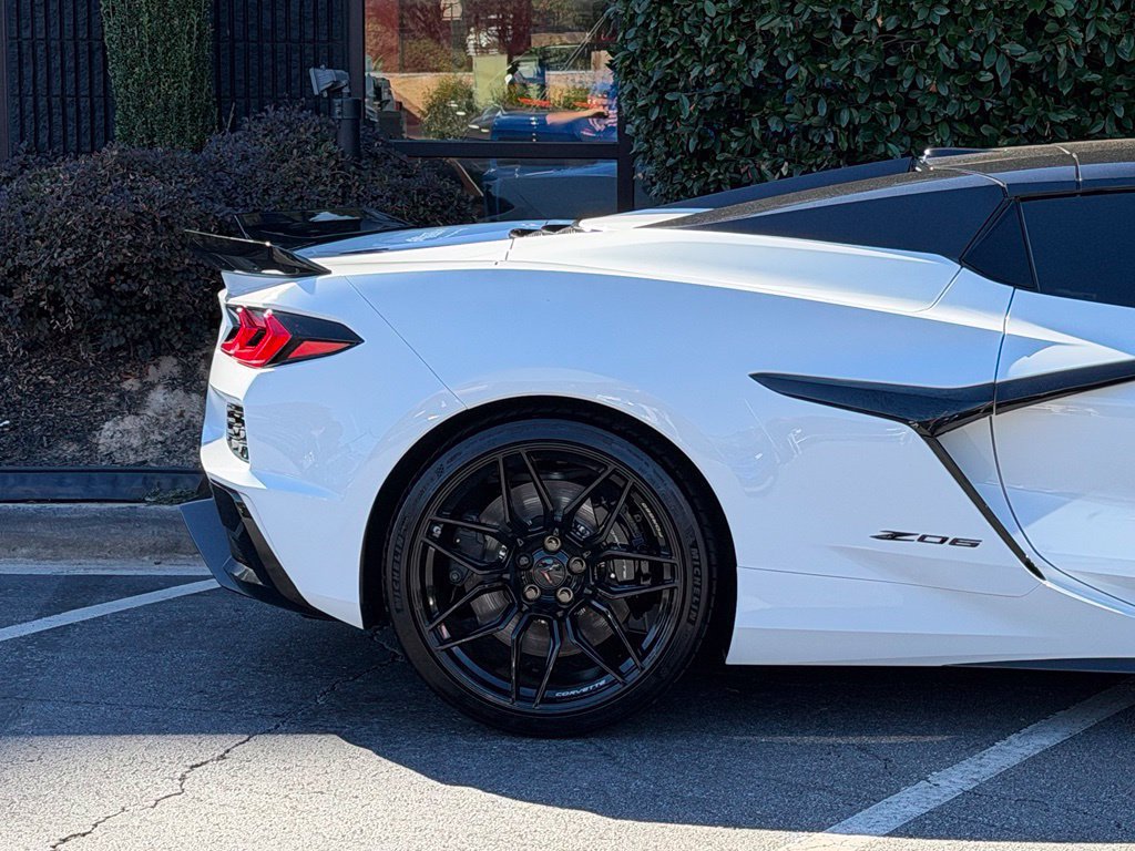 Used 2025 Chevrolet Corvette Z06 RWD image 21