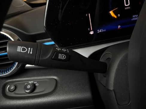 Used 2025 Chevrolet Trax LT FWD image 34