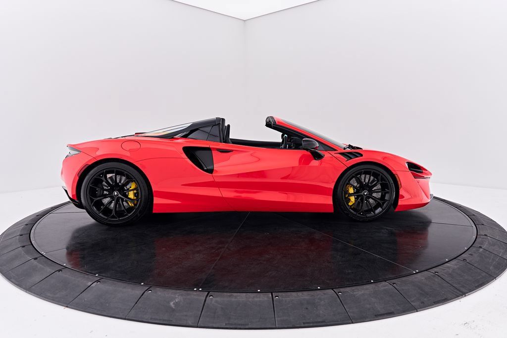 Used 2025 McLaren Artura Spider RWD image 22