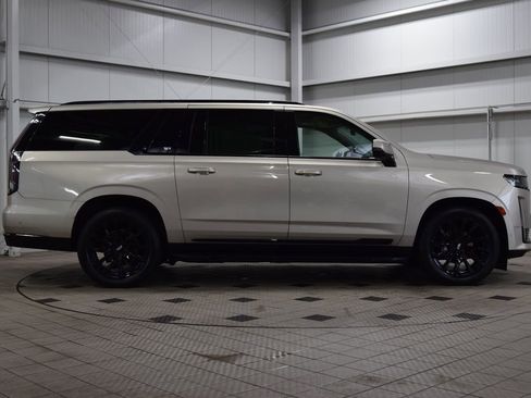 Used 2024 Cadillac Escalade ESV Sport Platinum w/ LPO, ONYX Package image 9