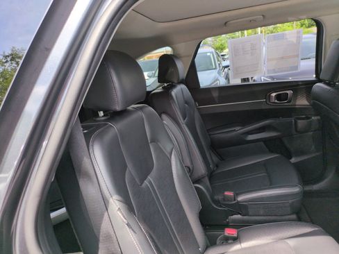 Certified 2025 Kia Sorento EX w/ Panoramic Sunroof Package FWD image 33