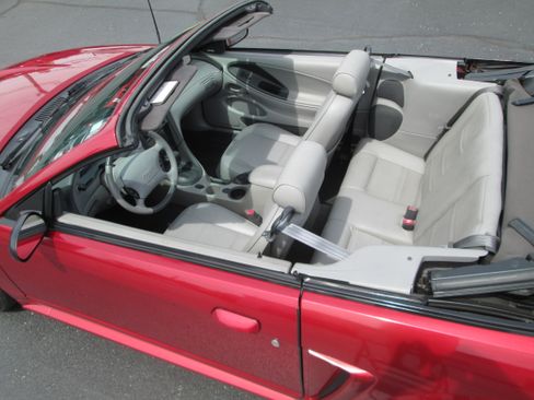 Used 2004 Ford Mustang Premium image 9
