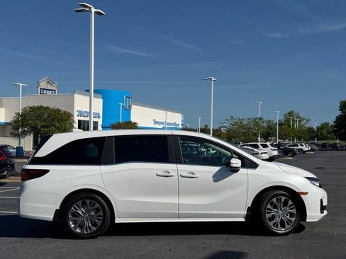 New 2026 Honda Odyssey Touring image 5