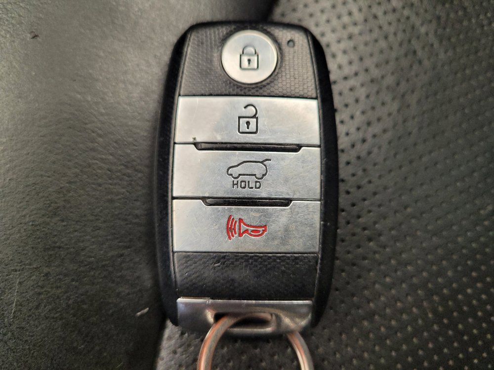 Used 2015 Kia Soul + w/ Primo Package FWD image 32