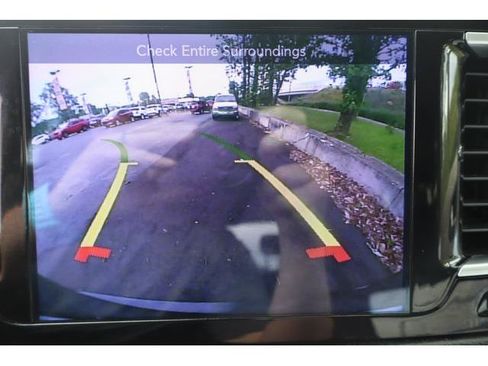 Used 2017 Chrysler Pacifica Touring-L Plus FWD image 16