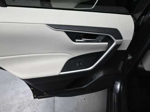 Used 2020 Toyota RAV4 XLE image 24