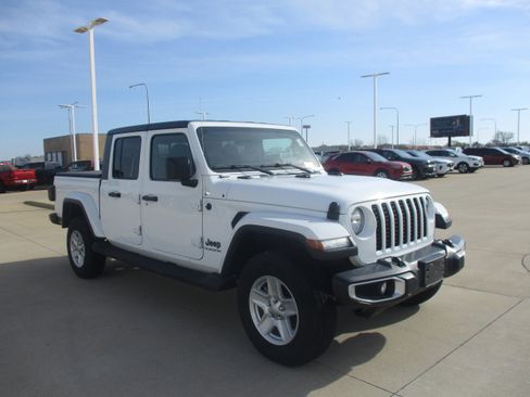 Used 2022 Jeep Gladiator Sport image 7