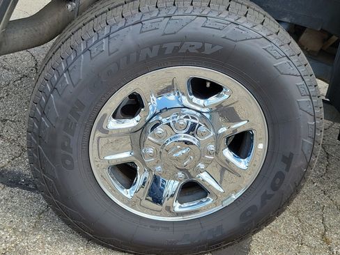 Used 2024 RAM 2500 Tradesman w/ Chrome Appearance Group AWD/4WD image 5