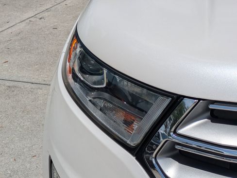 Used 2018 Ford Edge Titanium w/ Technology Package AWD/4WD image 9