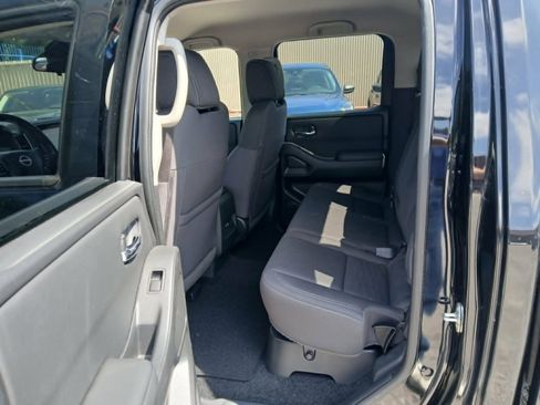 Used 2022 Nissan Frontier SV RWD image 11