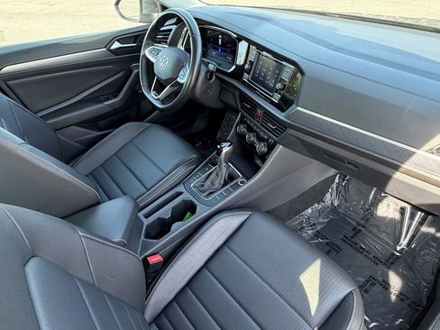 Used 2024 Volkswagen Jetta SE FWD image 7