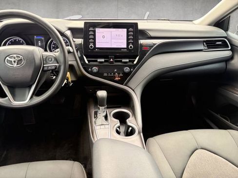 Used 2022 Toyota Camry LE image 3