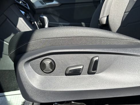 New 2026 Volkswagen Taos SE FWD image 23