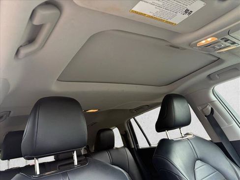 Used 2020 Toyota Highlander XLE AWD/4WD image 25